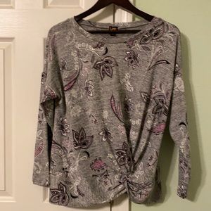 Women’s Size: L gray floral blouse